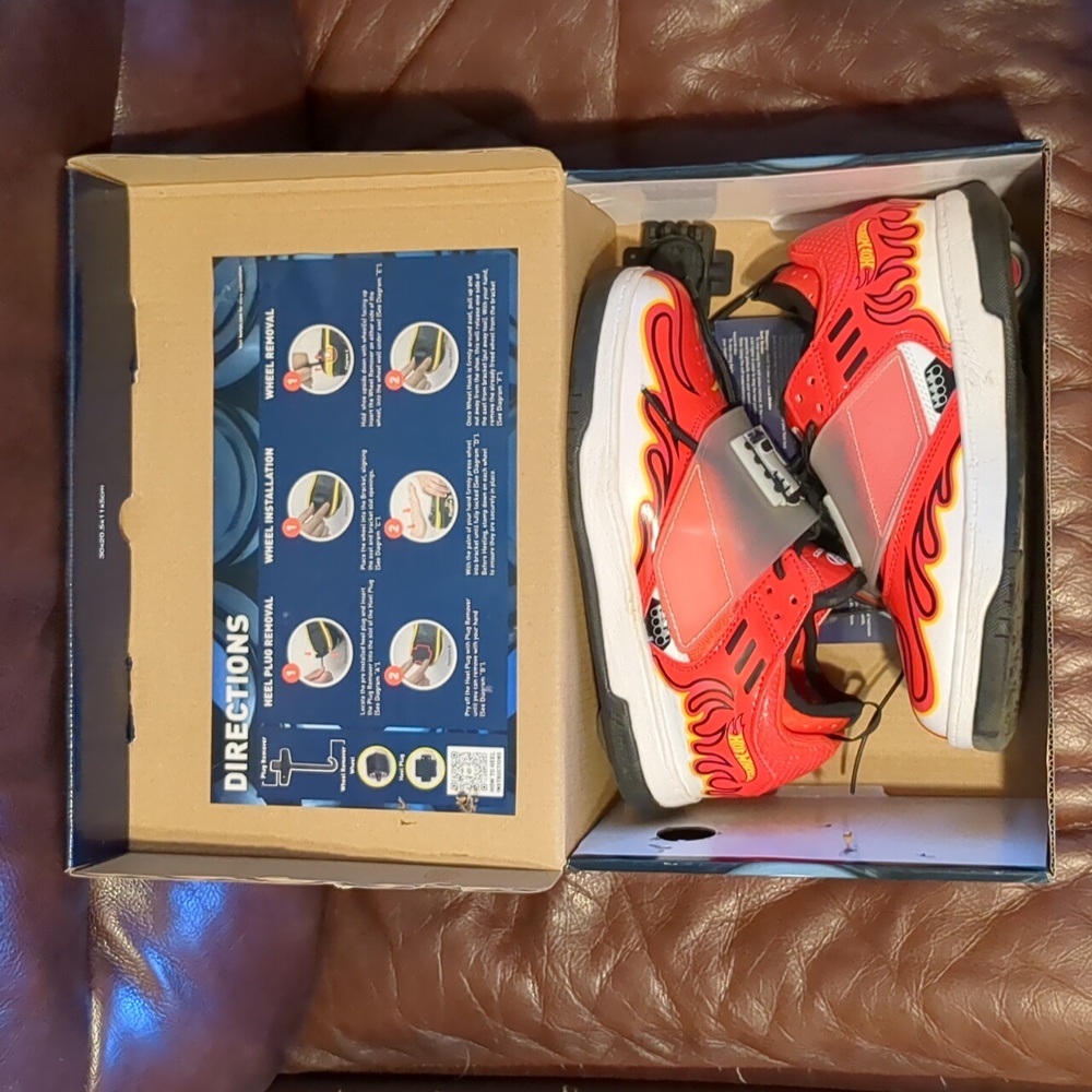 Heelys Hot Wheels Patent Sneakers